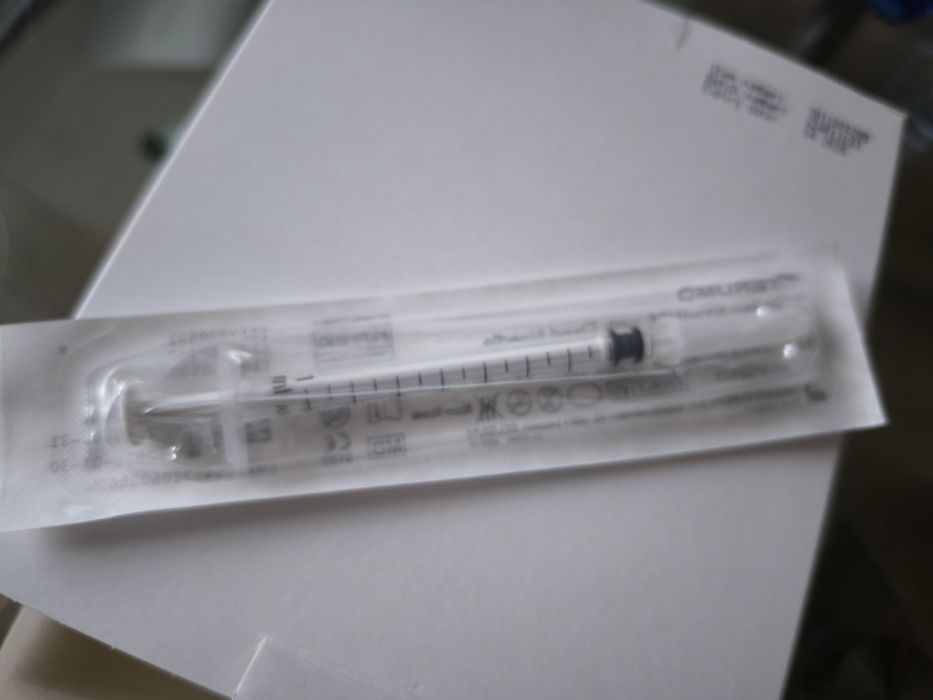 Strzykawka z igłą nowe