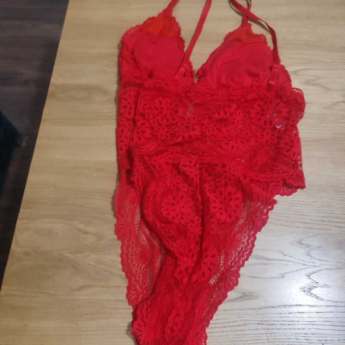 Czerwone koronkowe body tylko 10 złotych