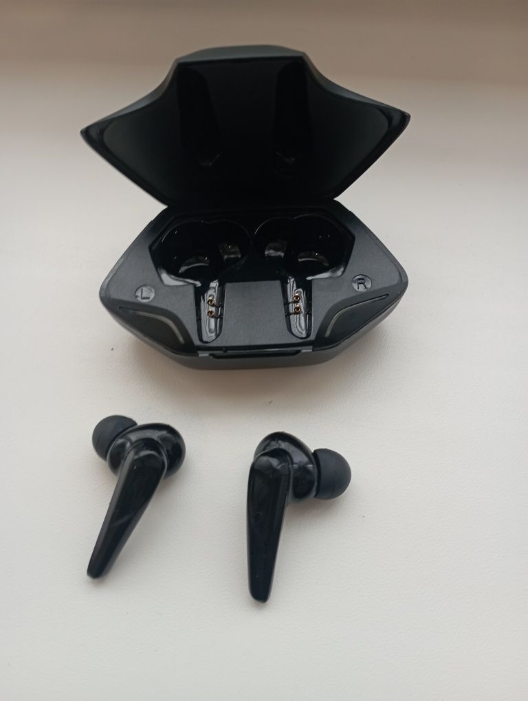 Продам безпровідні навушники формату airpots 3