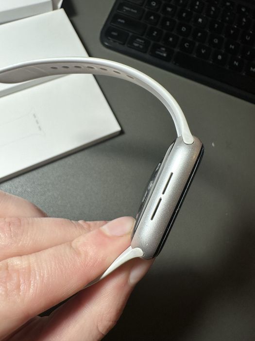 Apple Watch SE 44mm Silver Aluminum White