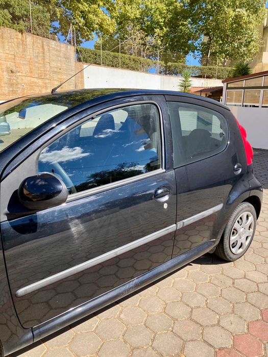 Peugeot 107 em excelente estado geral, económico, fiável