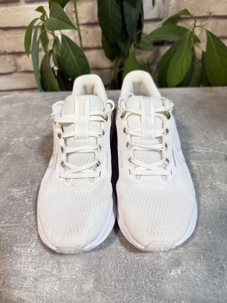 Кроссовки NIKE Downshifter 13. 40 р