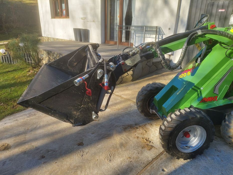 Mini ladowarka avant 320S+