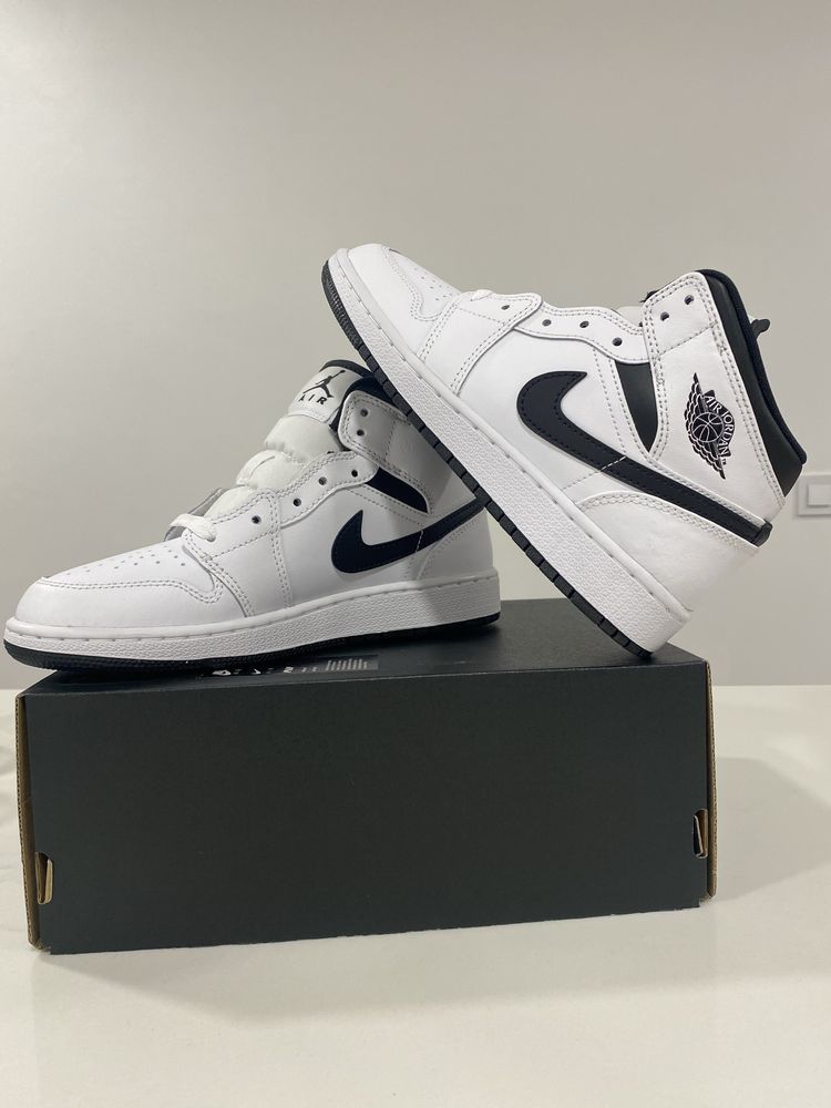 Nike air Jordan 1 mid preto e branco n36