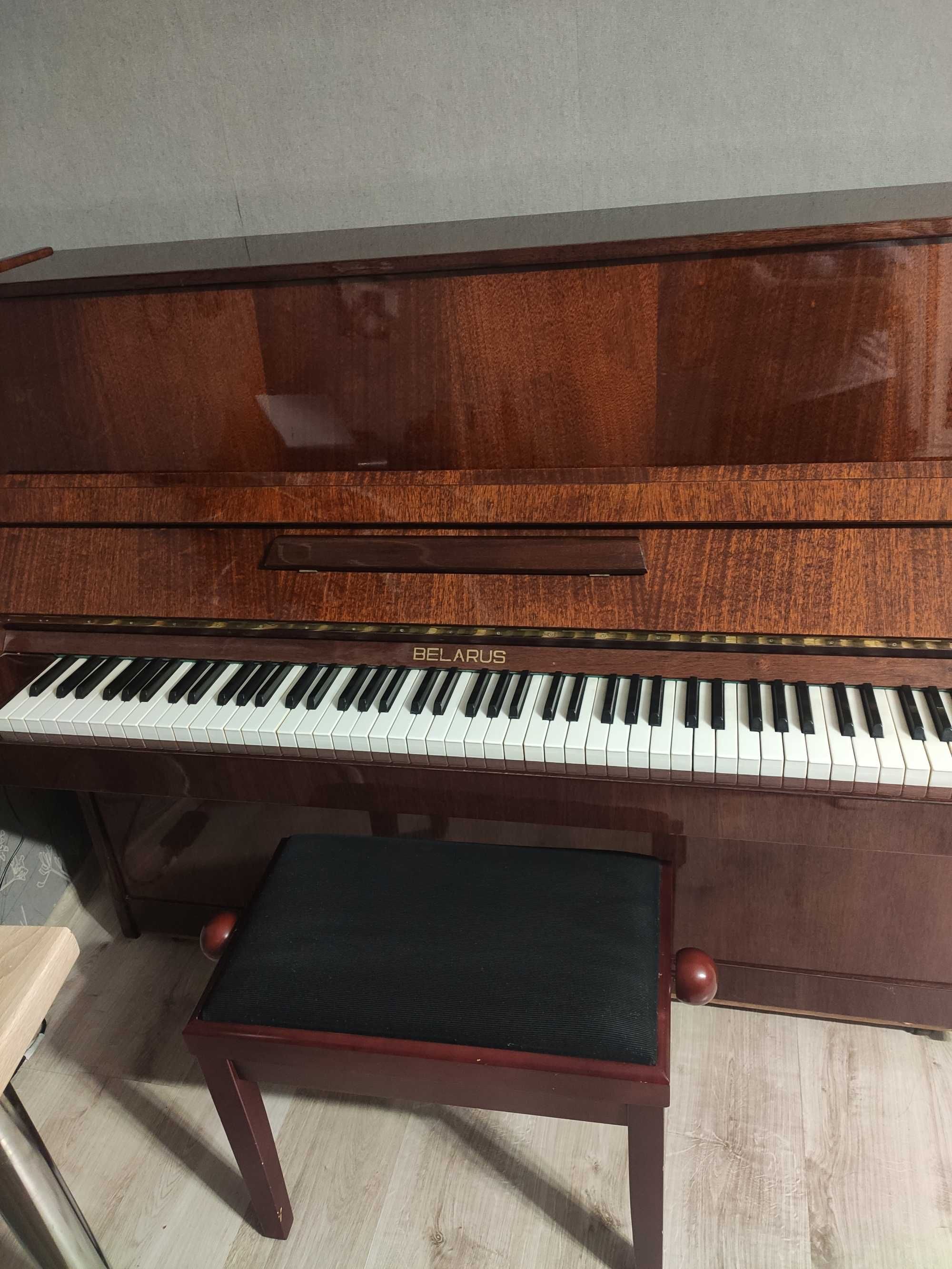 Pianino Belarus - bardzo dobry stan! Ława do pianina gratis.