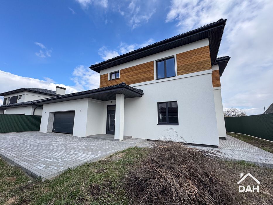 Будинок 216 м², 7 соток, під чистове є гараж та газ с. Крюківщина