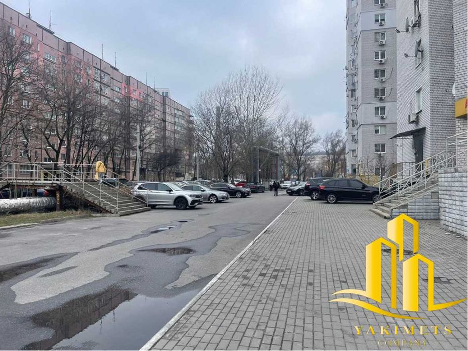 Продаж офісного приміщення 112 кв.м. на 1 поверсі на вул. Космічна 3