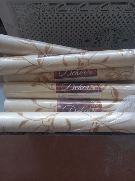 Продам обои виниловые на бумажной основе. 8 рулонов.