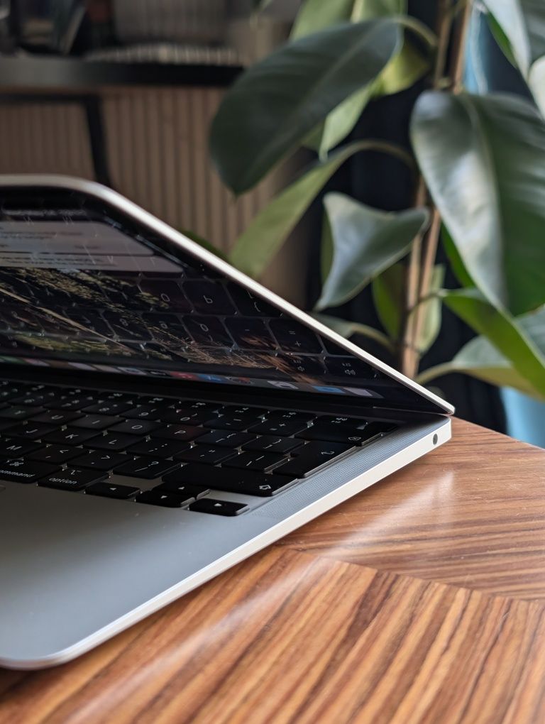MacBook air m1 16/256