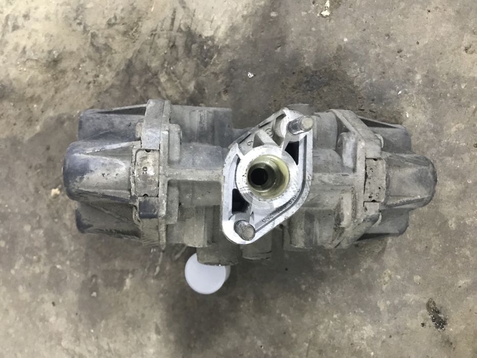 Wabco 4х контурний кран на Мерседес