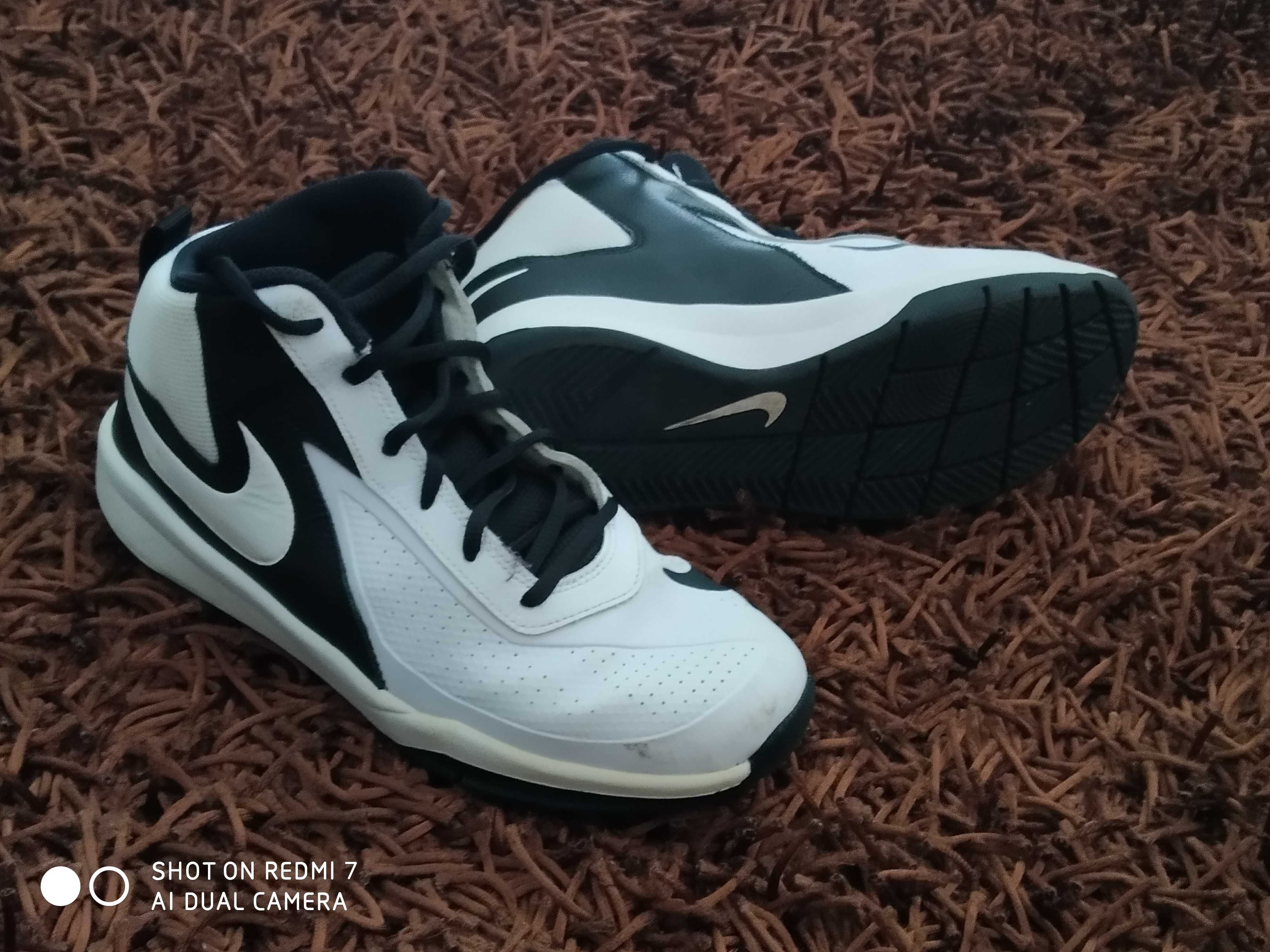 Sapatilhas NIKE de Baskett Tamanho 38.5 Com POUCO USO