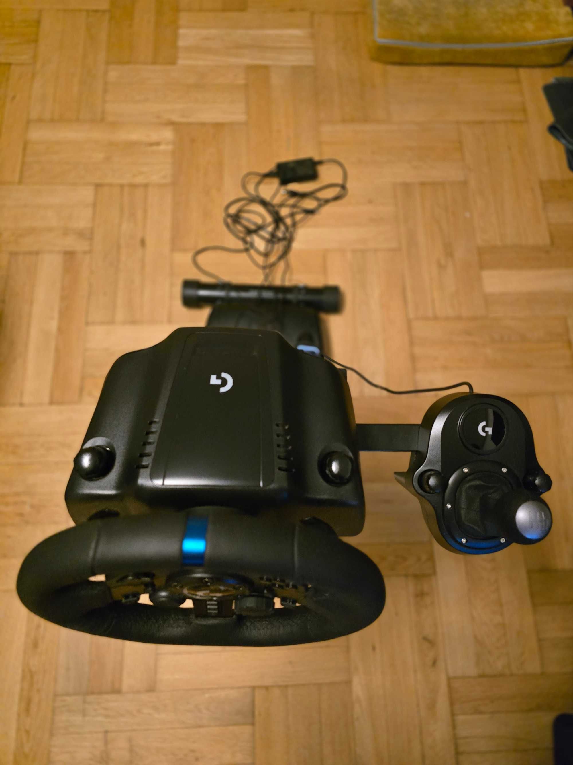 Logitech G923 SE Shifter Combo PS5/PS4/PC + Wheel Stand Pro Deluxe V2