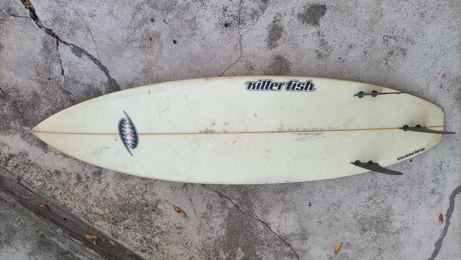 2 surfboards: Killerfish 5'10, Semente 6'2 (com quilhas e leash)