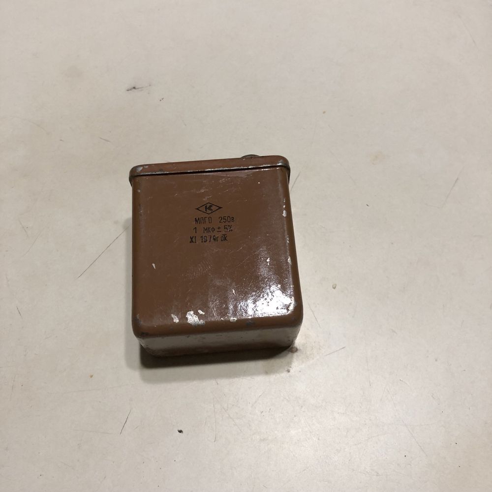 продам конденсаторы МПГО; 1мкф плюс минус 5%; 250В