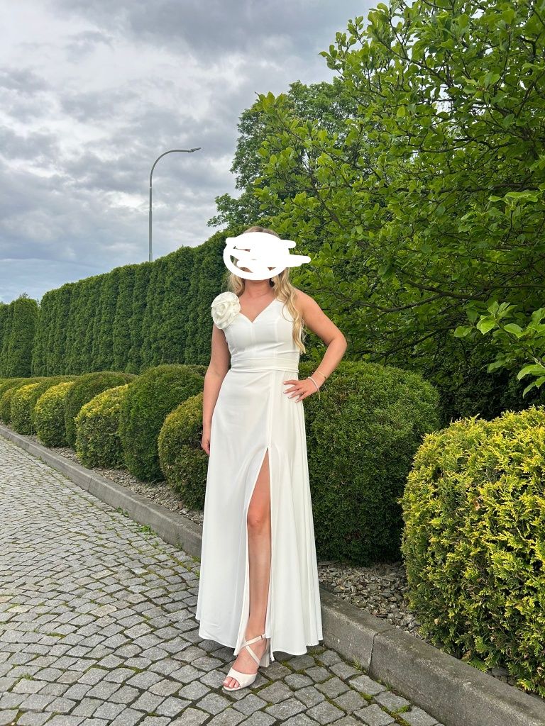 Biała suknia maxi