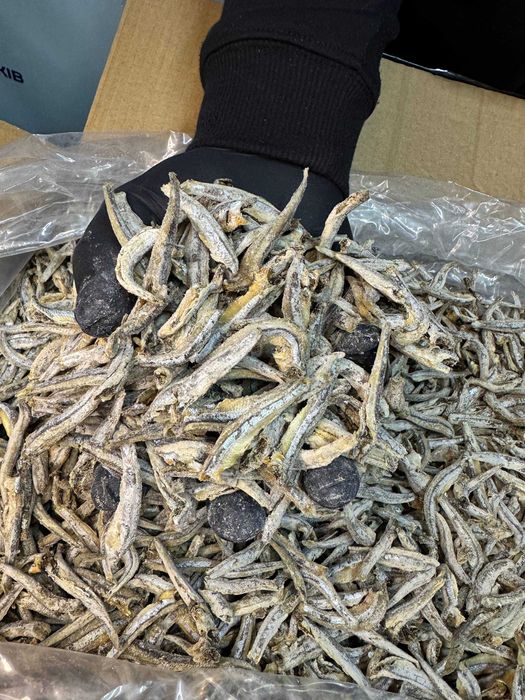 Снеки до пива, закуски: рибка, джерки, фісташки