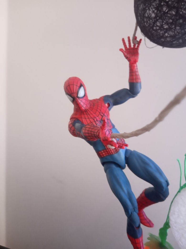 The amazing Spiderman 2 Diamond select toys