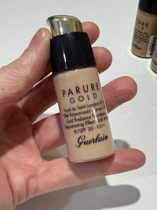 Тональна основа-флюїд guerlain Parure Gold Radiance Foundation SPF30