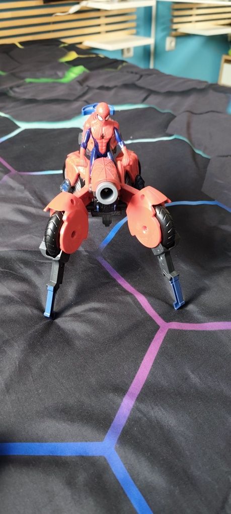 Carro e mota do homem aranha