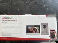 Zestaw wideomofonowy marki Hikvision Wifi Kit703