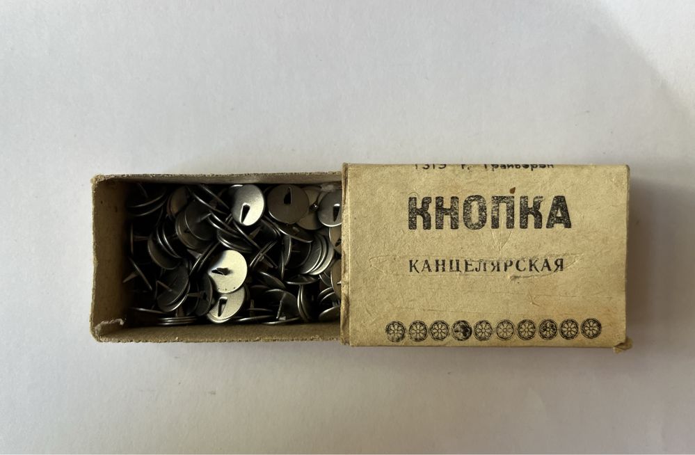 Набор цветных карандашей, визитница, кнопки