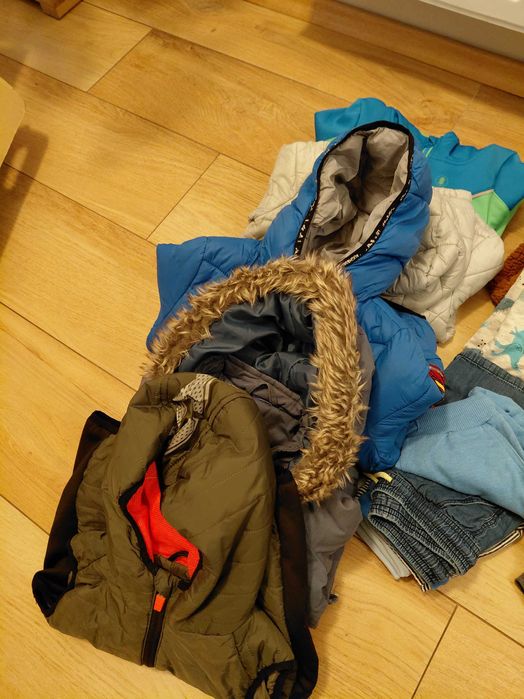 Zestaw ubranek dziecięcych na wzrost 110/116