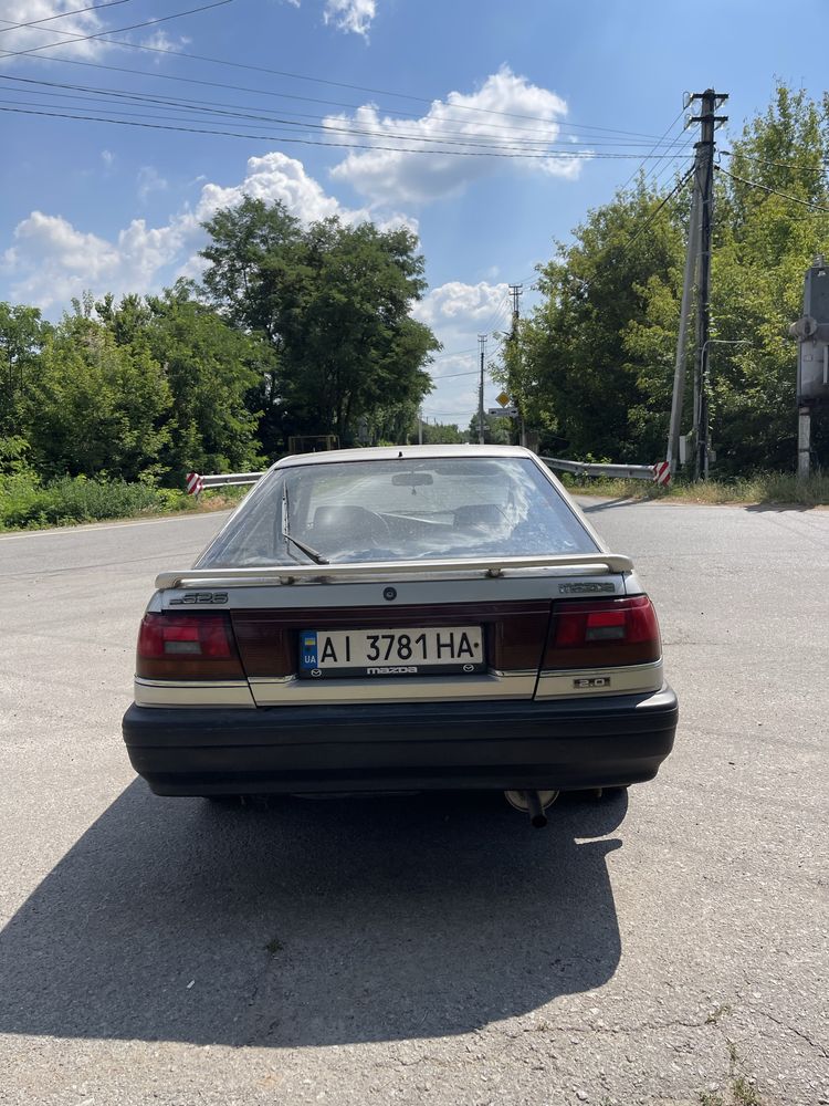 Mazda 626 1989 год