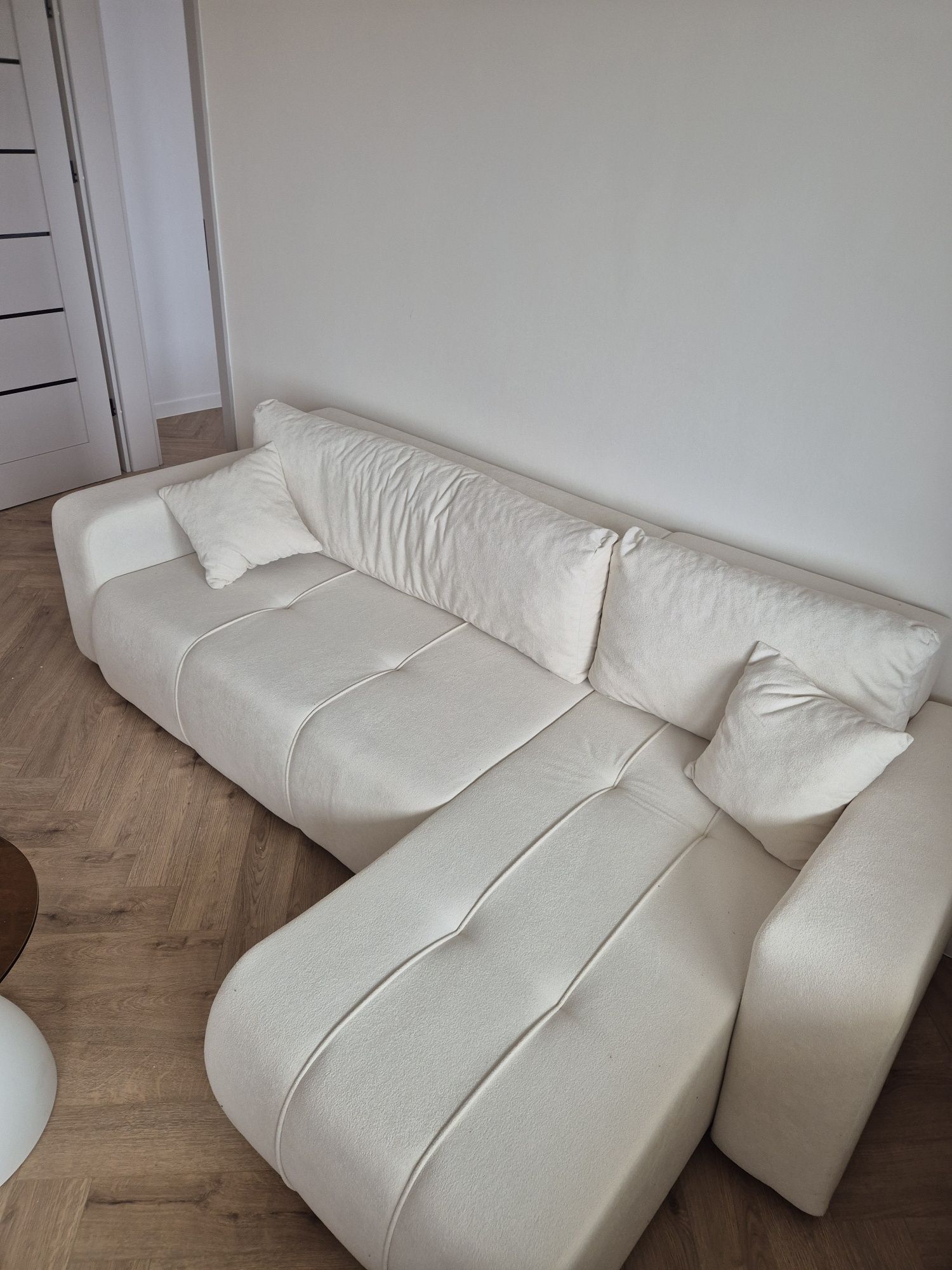 Nowy beżowy narożnik