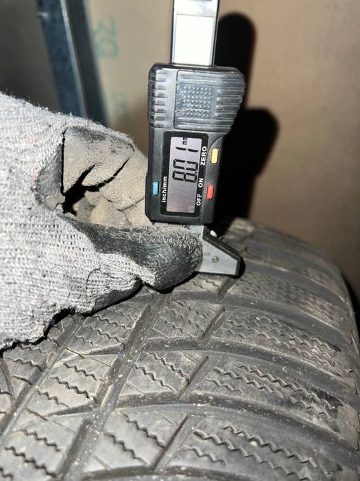 245/40/19 8мм пара зимних шин