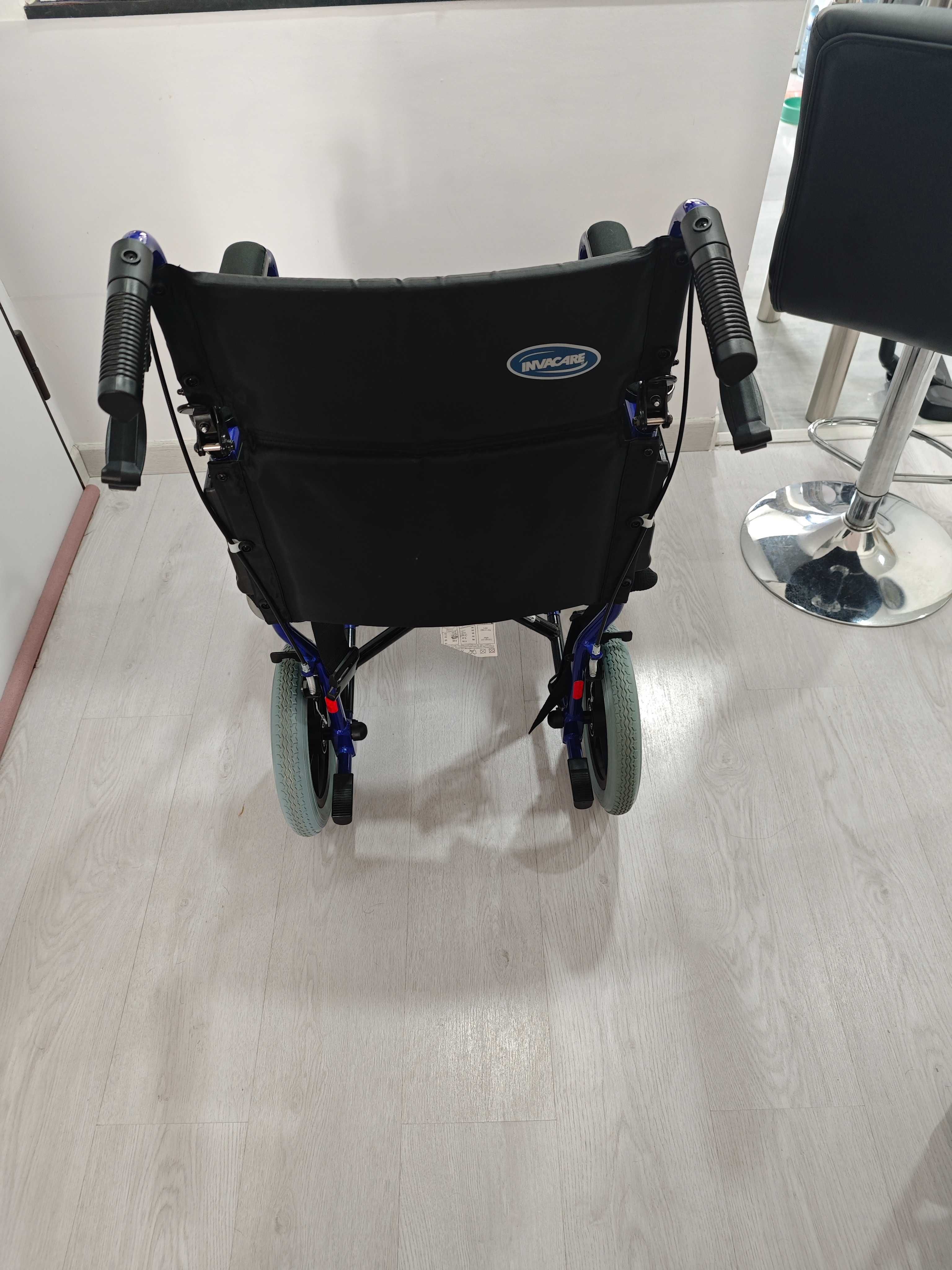Cadeira de rodas como nova utilizada que alguns dias
