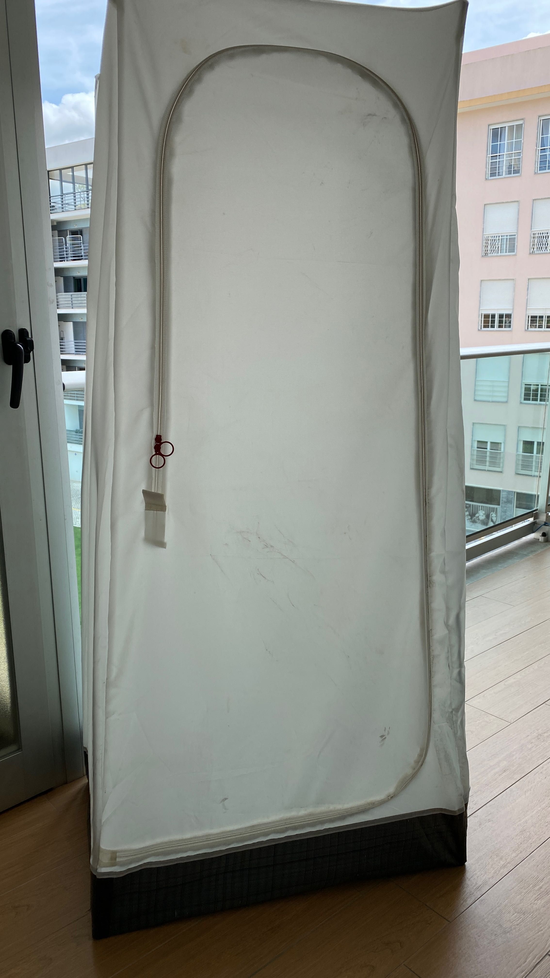 Roupeiro branco Vuku Ikea