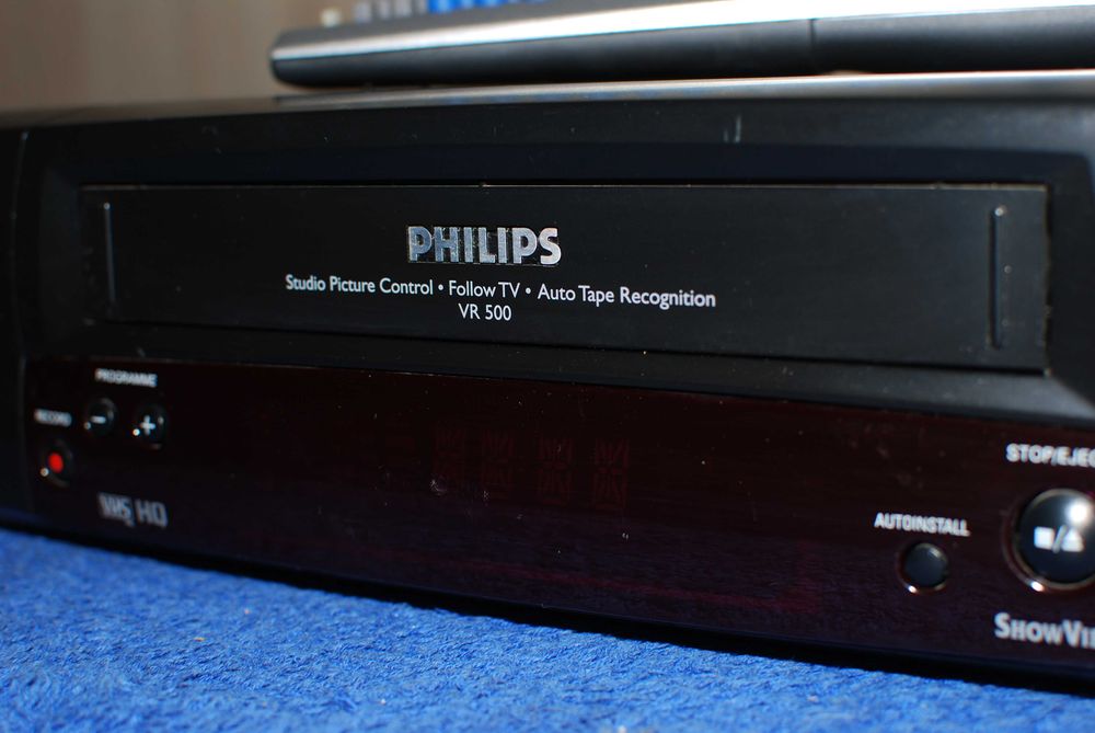 Magnetowid Philips HiFi z pilotem