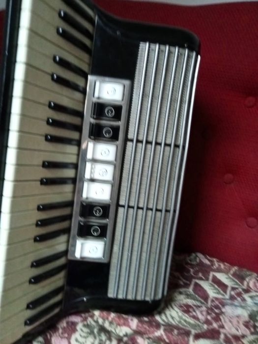 Akordeon Hohner Carmen III M 120
