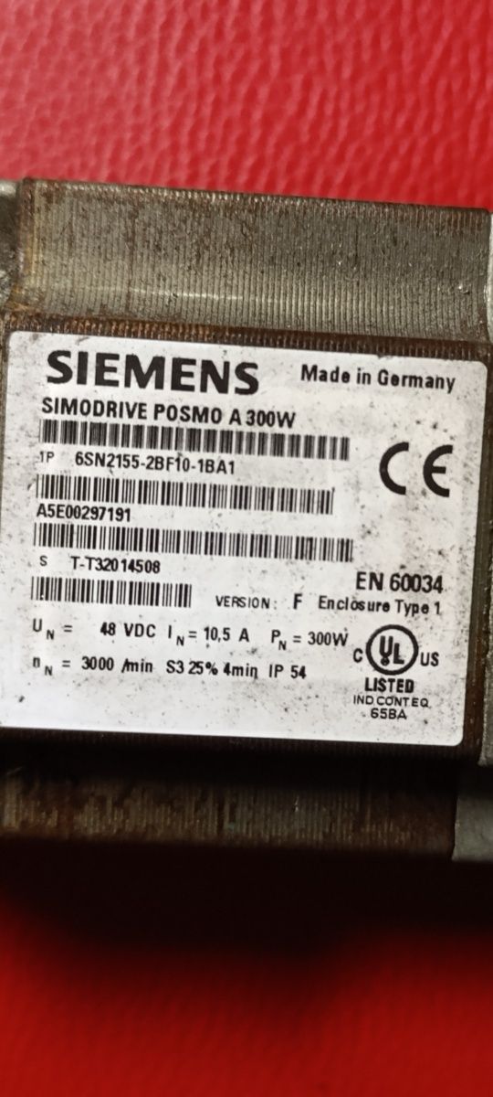 Silnik pozycjonujący programowalny SIMODRIVE POSMO Siemens 300W