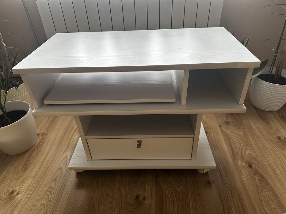 Szafka RTV na kólkach