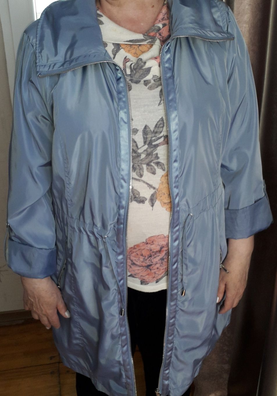 Куртка-ветрівка жіноча з капюшоном р.54