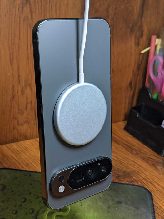 Беспроводная зарядка Google Pixelsnap Charger (Qi 2.2)