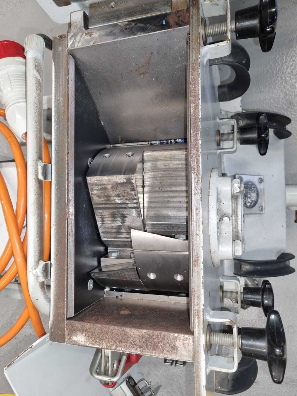 Młyn Kruszarka rozdrabniacz do tworzyw plastiku drewna kabli recykling