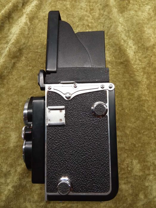 Zabytkowy aparat fotograficzny YASHICA D