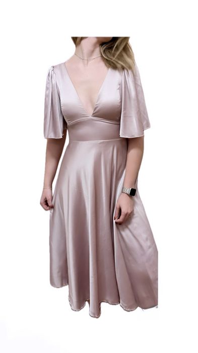 Suknia wieczorowa w kolorze pudrowym