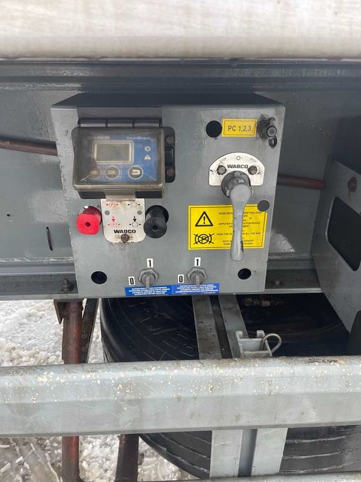 самосвал напівпричіп