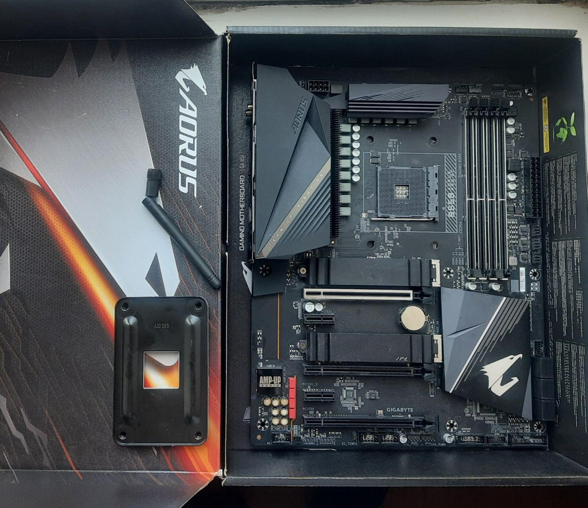 Материнська плата GIGABYTE B550 AORUS PRO AC AM4 AMD B550 ATX