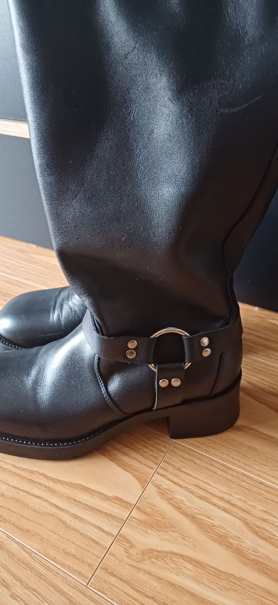 Botas em pele estilo motard tam.36