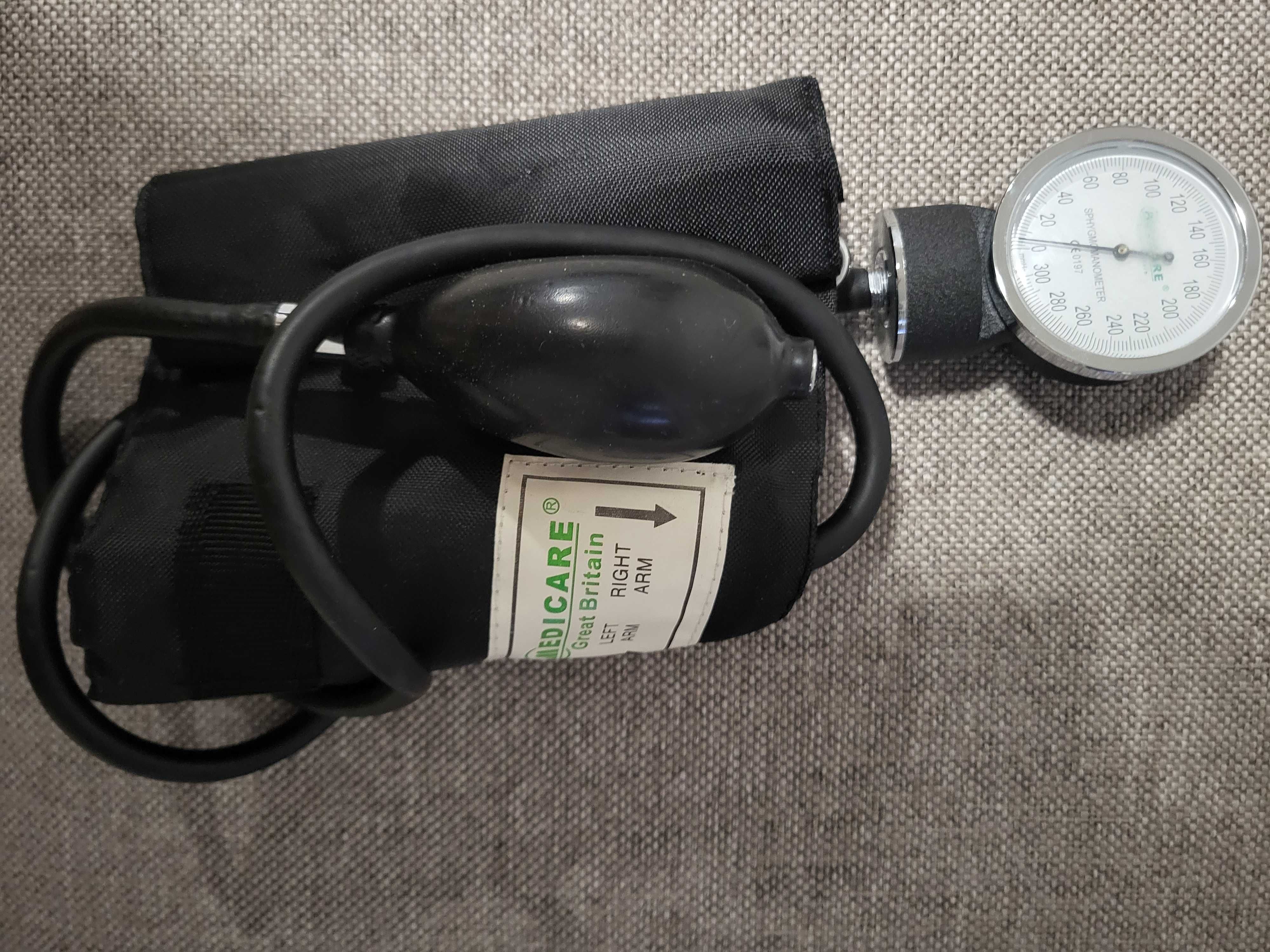 Механічний апарат для вимірювання кров'яного тиску без стетоскопа