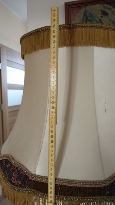 Stara stojąca lampa podłogowa