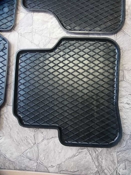 Dywaniki Gumowe Korytka Toyota Yaris Avensis Auris Corolla Aygo Verso