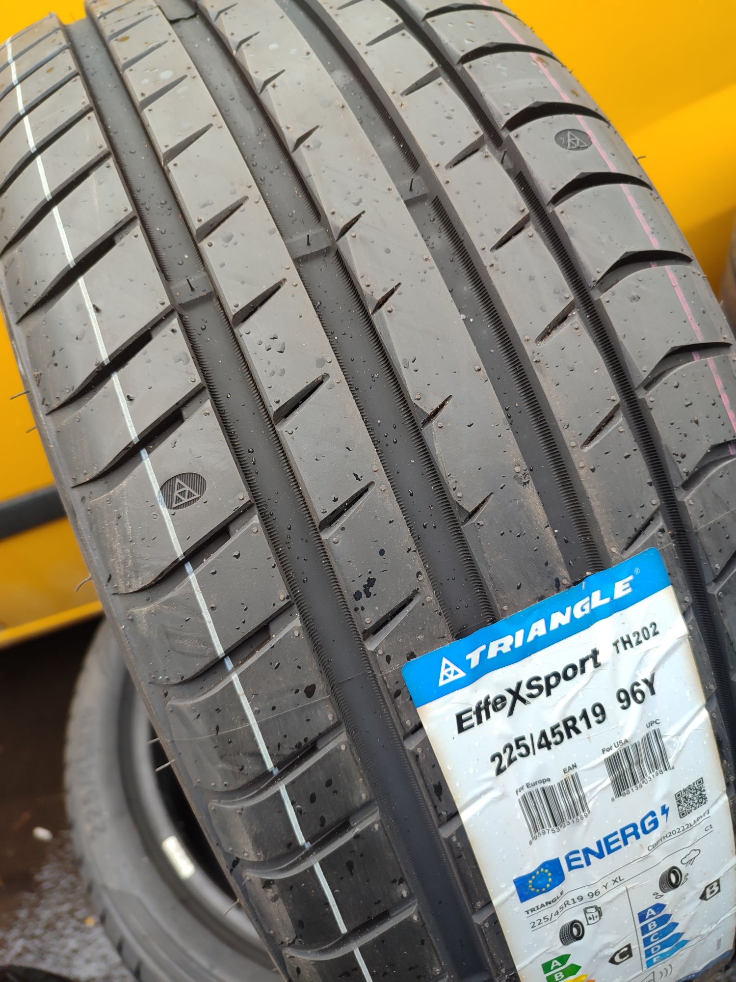 Шини Triangle EffeXSport TH202 225/45 R19 96Y XL