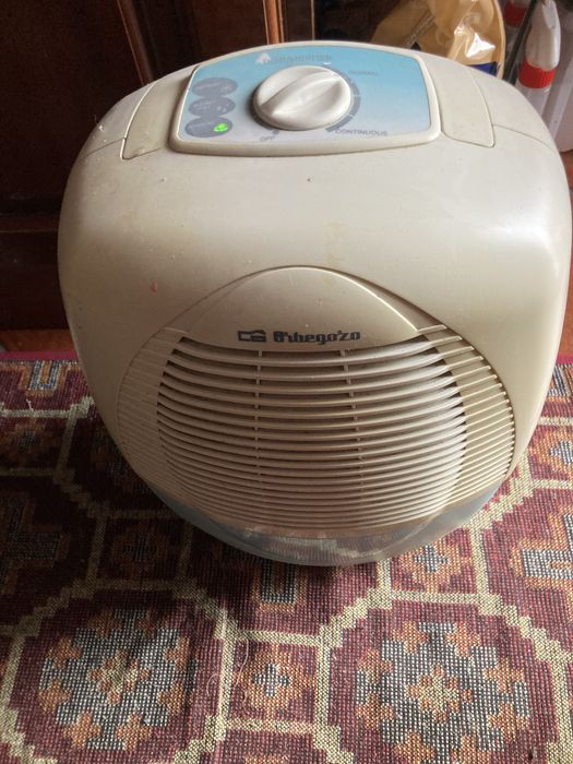 Desumidificador em bom estado de funcionamento