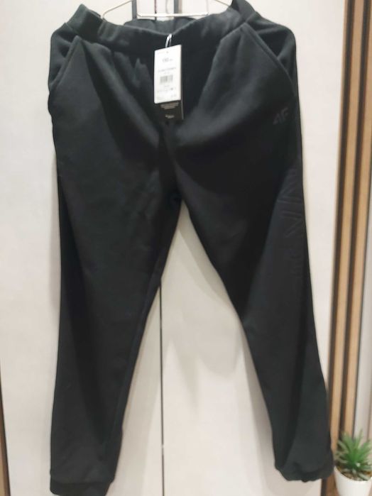 Spodnie polarowe 152 cm.