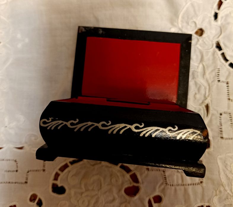 Шкатулка дерев'яна